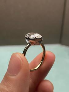 Bague de fiançailles solitaire en diamant de laboratoire taille poire de 3 carats, certifiée IGI - Product Image 4