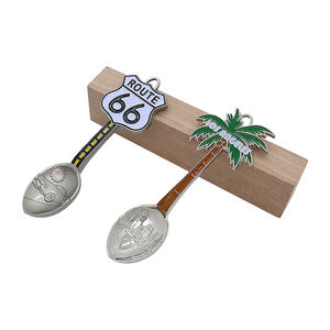 2025 mejor calidad personalizada nueva moda personalizada Venta caliente Aleación de Zinc <span class=keywords><strong>Yammy</strong></span> 3D cuchara hecha a mano colgantes de moda encantos - Product Image 1