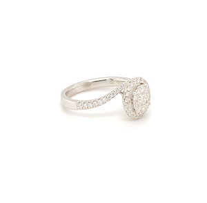 แหวนหมั้นโรแมนติกประดับเพชรโมอิสซาไนต์ทรงบริลเลียนต์คลาสสิกจาก AMBER JEWELS รับรองโดย IGI ชุบโรเดียม เงินแท้ 925 ประดับแบบ Pave Setting - Product Image 3