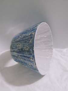 Nueva llegada: Pantalla cilíndrica de tela Ikat azul y blanca con compatibilidad con casquillo E27 y anillos inferiores de hierro resistentes para lámpara de mesa. - Product Image 5