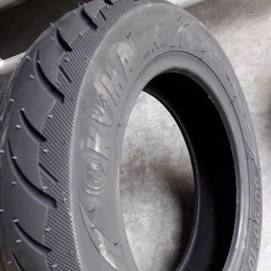 Neumático para Scooter KUMA K203 de 10 Pulgadas, Neumático de Repuesto Duradero de 10 Pulgadas para los Mercados del Sudeste Asiático y Sudamérica - Product Image 1