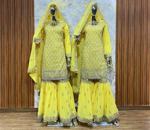 Ropa de invierno de diseñador Georgette Gharara Plazo Salwar Kameez con bordado delantero-trasero Zarkan Stones Heavy Dupatta en estilos duales - Product Image 2