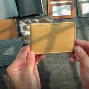 Cartera Bifold de Cuero Genuino Beige para Hombre, con Bolsillo para Efectivo, Ranura para el Pulgar, Ventana para Identificación, Organizador de Múltiples Tarjetas, Tipo Libreta - Product Image 1