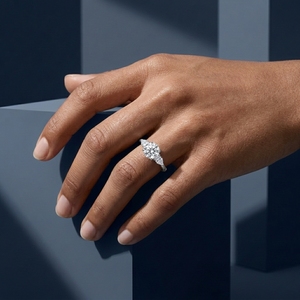 Bague en platine Pt950 avec trois diamants ronds, bague de fiançailles classique pour femme, diamant créé en laboratoire certifié IGI - Product Image 3