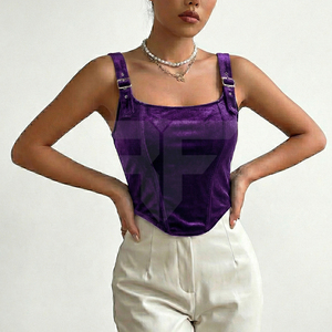 Blusa sin mangas transpirable y ecológica para mujer, con logo frontal, estilo moderno para gimnasio y atuendos casuales. - Product Image 3