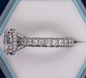 Bague de fiançailles ovale en or blanc 4,00 carats avec diamant de laboratoire VVS2 F certifié IGI, halo pavé, vente en gros - Product Image 5