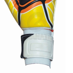 Guantes de Portero de Fútbol de Cuero Grueso Personalizados, Agarre Fuerte, Cierre de Gancho y Bucle con Logotipo Personalizado para Entrenamiento - Product Image 5