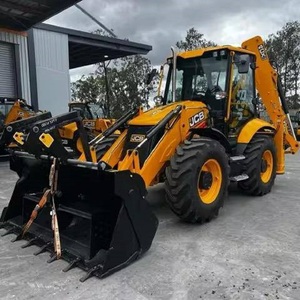 Chargeuse-pelleteuse JCB 74 kW 100 CV 4x4, machine robuste de 7,2 T avec une profondeur de fouille de 4,2 m, idéale pour les projets de construction et agricoles - Product Image 6