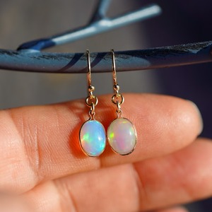 Boucles d'oreilles clous en opale plaqué or pour femme, classiques, pour usage quotidien, serti clos, forme cloche, tendance chrétienne - Product Image 3