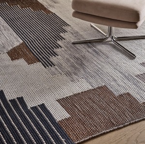 Tapis en laine fait main de style Kilim contemporain, à poils moyens, texturé, géométrique, pour les intérieurs de salons scandinaves - Product Image 6