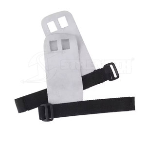 Agarraderas de gimnasia con diseño de muñequera ajustable, diseñadas para barras de dominadas y entrenamientos diarios en el gimnasio. - Product Image 3