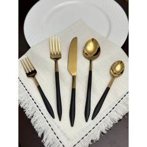 Couverts en or minimaliste, au design épuré et contemporain, pour les repas quotidiens, l'accueil raffiné et la table moderne. - Product Image 5