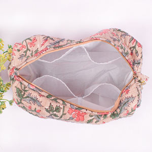 Lot en gros de trousses de toilette bohèmes unisexes, 100% imprimées à la main au bloc, à motifs géométriques, grandes, écologiques, portables, résistantes à l'eau et pliables - Product Image 5