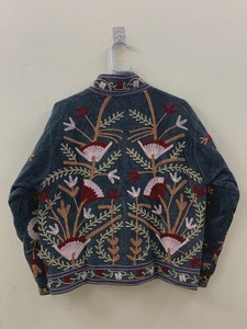 Veste en velours vert sarcelle foncé brodée à la main pour femme, style vintage bohème, broderie florale, blazer court brodé au fil - Product Image 4