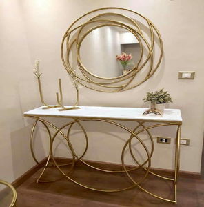 Miroir moderne avec cadre en or et diamants, accompagné d'un console élégante en verre noir ; disponible à prix de gros. - Product Image 4