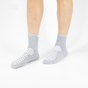 Chaussettes d'hiver antidérapantes de haute qualité, mi-longues |   Fond antidérapant |   Mélange de coton confortable |   Logo personnalisé disponible | - Product Image 4