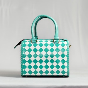 Bolso de Mano de Cuero de Lujo con Diseño de Diamantes Blancos Turquesa, con Panel de Piel de Vaca y Cierre de Cremallera - Product Image 3