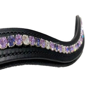 Marchandises de selle d'équitation en cuir véritable avec rembourrage et chaîne de cristaux scintillants multicolores - Product Image 1