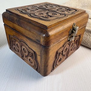 <b>Cheap</b> Handmade Wooden Memory <b>Box</b> for Wedding Souvenirs, Special <b>Gifts</b>, Jewelry and Personal Treasures with Rustic Decorative - Product Image 6