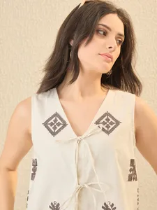 Premium Design Green co-ords <b>Set</b> with Embroidered Designing Top and Pant V Neck Comfortable Matching Outfit at Best Price - Product Image 4