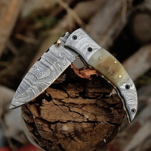 Cuchillo de Bolsillo de Acero de Damasco de Grado Industrial Hecho a Mano de Alta Calidad con Funda de Cuero de 7.5 Pulgadas, Regalo Perfecto para Camping o para el Día del Padre - Product Image 4