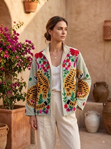 Veste d'hiver vintage en velours turquoise tricoté, brodée Suzani, matelassée, bohème, respirante, écologique, faite à la main - Product Image 2