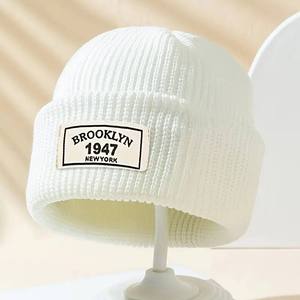 Bonnet brodé Brooklyn 1947 pour homme – Bonnet tricoté décontracté d'hiver en acrylique blanc – Couvre-chef chaud - Product Image 2
