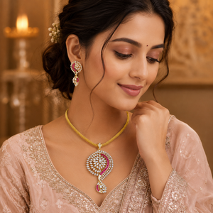 LISAJEWELLERS Ensemble Collier et Boucles d'Oreilles en Laiton Rouge Rubis Royal Motif Paisley Plaqué Or Zircon Bijoux de Mariage et de Fête pour Femme Classique - Product Image 1