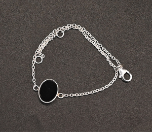 Pulsera minimalista de plata 925 con baño de rodio y cadena, con gema de ónix negro natural de 8x10 mm en forma ovalada y engaste en bisel, para mujer, ideal para regalo. - Product Image 3