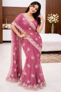 Nuevo catálogo de saris de seda brillante con bordados de lentejuelas y un hermoso borde con corte en arco. - Product Image 2