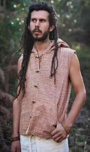 Chaleco sin mangas con capucha para hombre, tejido a mano con algodón natural, con botones de madera, estilo hippie. - Product Image 2