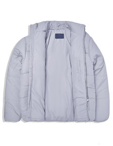 เสื้อแจ็คเก็ตฤดูหนาวบุใยสังเคราะห์สีเทาอ่อนสำหรับผู้ชาย คุณภาพสูง ผลิตในประเทศปากีสถาน น้ำหนักเบา ผลิตจากผ้าโพลีเอสเตอร์/ไนลอน สไตล์ไฮสตรีท - Product Image 3