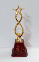 Trofeo de premio deportivo inspirado en la Copa del Mundo Metal chapado en oro con diseño de logotipo personalizado para recuerdos de fútbol Cricket Hockey Rugby
