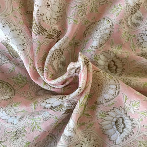 Tissu en coton imprimé à la main – Base rose doux, imprimé floral blanc et olive Jaal, textile indien traditionnel - Product Image 1
