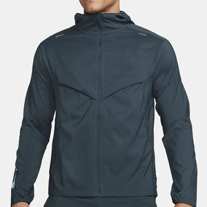 Veste coupe-vent noire pour homme, légère, 100% polyester, fermeture éclair, ventilation, technologie imperméable - Product Image 1