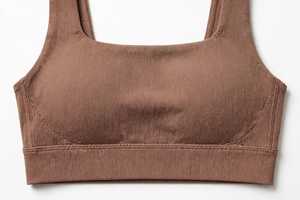 Conjunto de sujetador deportivo de alto soporte con espalda cruzada, acanalado, sin costuras, antibacteriano, con cuello en V profundo y pantalones cortos de cintura alta para mujer, con logo frontal, color verde oliva. - Product Image 4