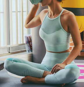 Conjuntos de Yoga para Mujer, Conjuntos Deportivos de 2 Piezas, Conjuntos de Yoga sin Costuras con Efecto Deslavado, Pantalones Cortos y Top Corto, Conjunto de Ropa Deportiva para Gimnasio - Product Image 1