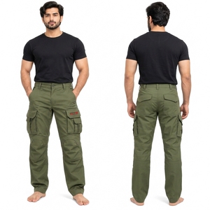 Corte cómodo y construcción duradera, ideal para actividades al aire libre y uso casual. Pantalones cargo modernos para hombre diseñados con bolsillos funcionales. - Product Image 6