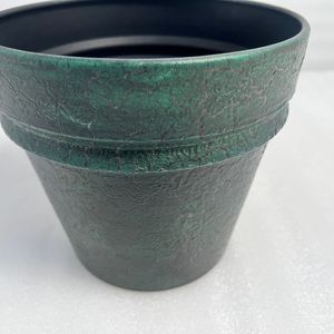 Macetero moderno de hierro con acabado de cuero de primera calidad para decoración interior contemporánea y uso en paisajismo exterior. - Product Image 2