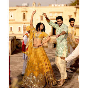 Vêtements de fête pour femmes Lehenga Choli avec ensemble de travail élégant en miroir en papier - Product Image 3