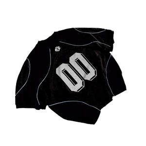 Maillot de football américain de luxe personnalisé en maille noire pour femme, style streetwear, avec passepoil réfléchissant, en polyester, col en V, fabrication OEM en gros, USA - Product Image 1