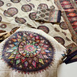 VASTRA COTTAGE Saree de Seda Pura Suave con Estampado Digital Posicionado y Trabajo de Espejo Original, con Blusa con Trabajo de Espejo - Product Image 2