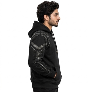 Corte holgado, tela suave y diseño moderno para la moda. Sudadera con pedrería Rhine, con detalles de piedras brillantes y forro polar cálido. - Product Image 4
