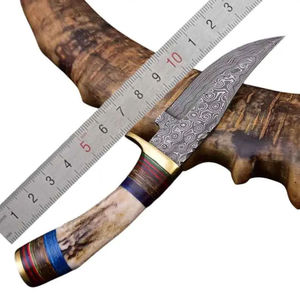 Cuchillo de punta caída de acero de Damasco hecho a mano con mango de asta de ciervo y virola de latón para caza, a un precio razonable. - Product Image 6