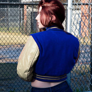 Chaqueta Corta Estilo Universitaria para Mujer, Color Azul Rey y Beige, Estilo Bomber, Mangas de Cuero Sintético, Ropa Exterior Informal, Moda Femenina - Product Image 4