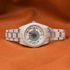 Splendide montre analogique à quartz pour homme, en argent et moissanite, incrustée de diamants, boîtier de 28 mm, fermoir caché, style luxueux - Product Image 1