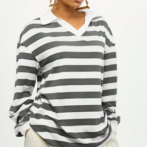 Polo à manches longues rayé respirant pour femme avec logo personnalisé, coupe décontractée, motif gris et blanc, style rugby - Product Image 1
