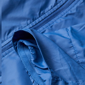 Chaqueta Cargo WeatherShield para Hombre con Logotipo Personalizado – Chaqueta Protectora para el Viento, la Lluvia y el Uso Diario - Product Image 2