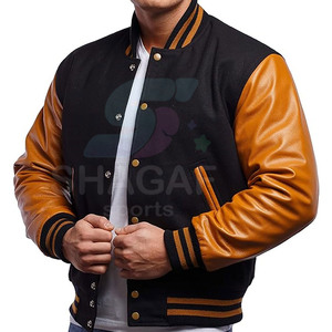Veste en molleton slim formelle variée avec col montant et logo sur le devant - Product Image 1