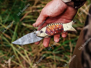 Cuchillo de Acero de Damasco Hecho a Mano con Hoja Drop Point, Bloqueo Liner Lock, Mango de Hueso de Camello y Latón, Profesional, EDC, de Bolsillo, Utilitario, Multiusos, de Alta Calidad - Product Image 3